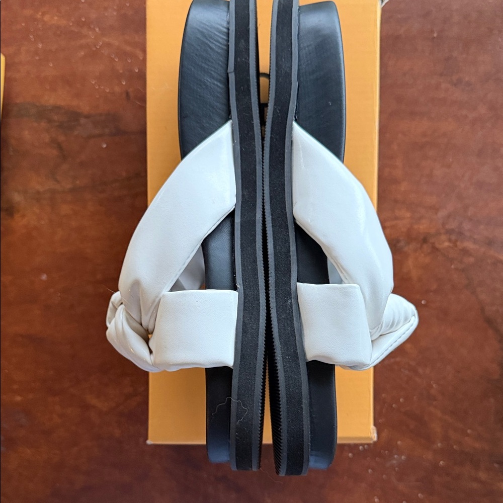 Chase + Chloe Women's Black and White Knotted Sandals - Picture 3 of 4